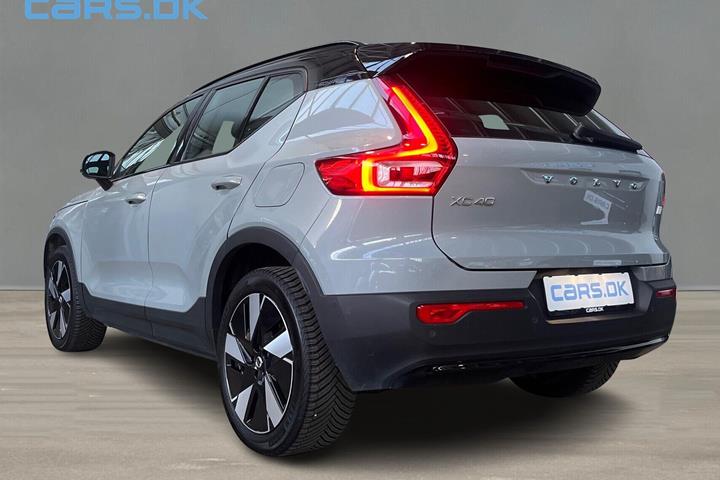 Grå Volvo XC40 fra 2023