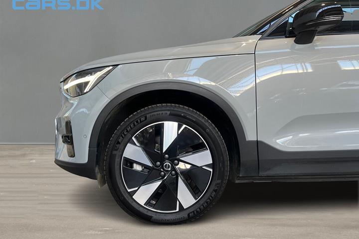 Grå Volvo XC40 fra 2023