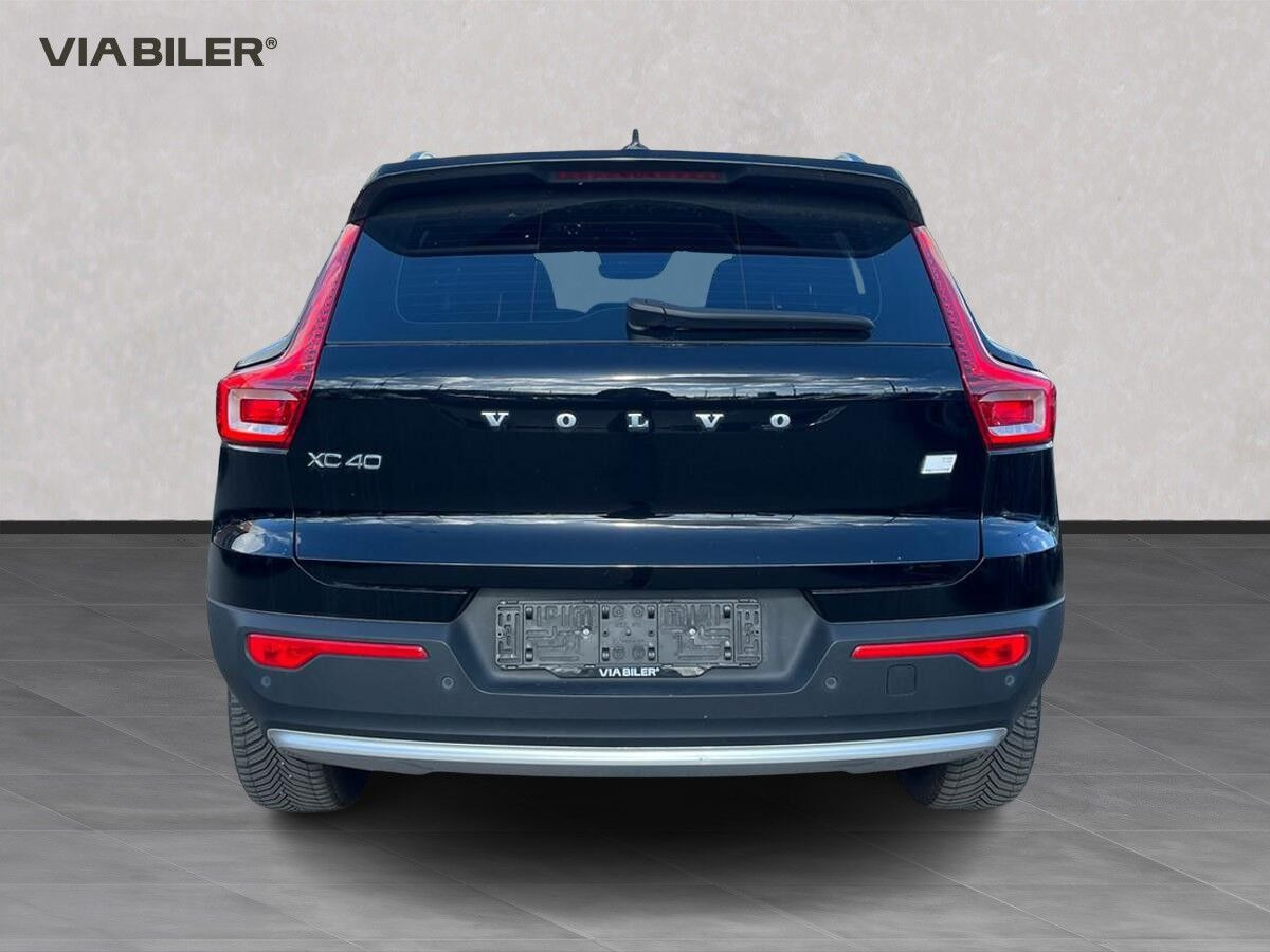 Sort Volvo XC40 fra 2022