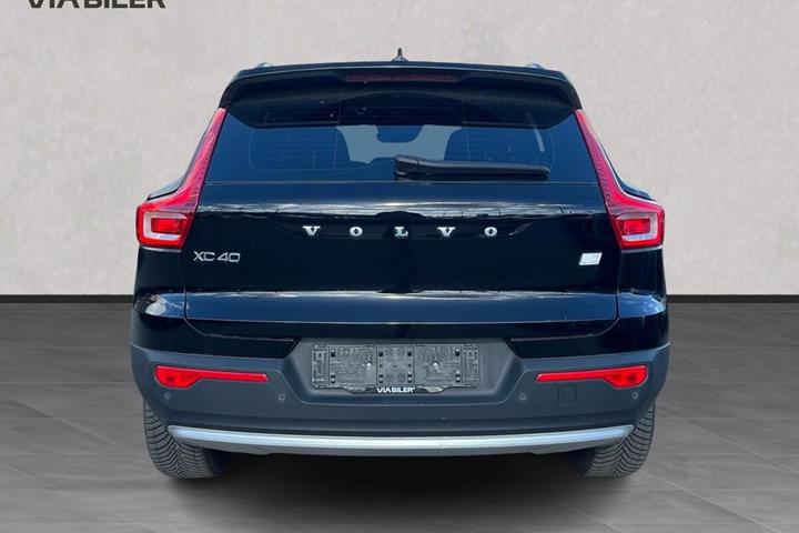 Sort Volvo XC40 fra 2022