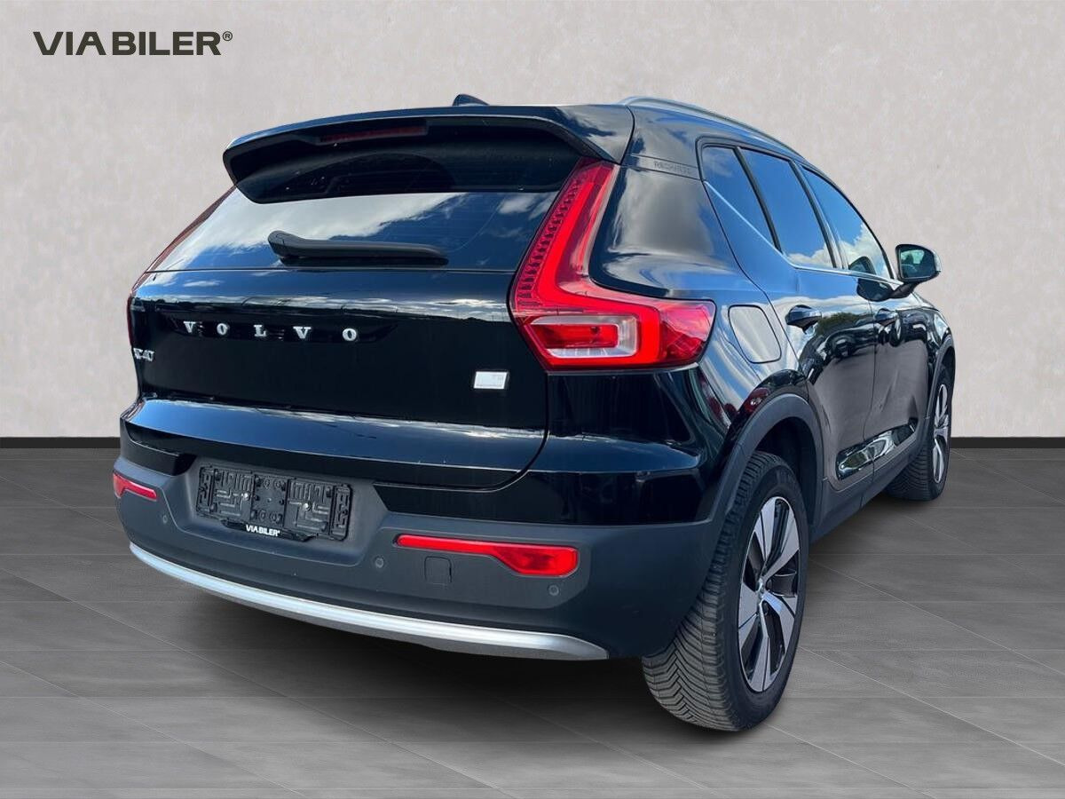 Sort Volvo XC40 fra 2022