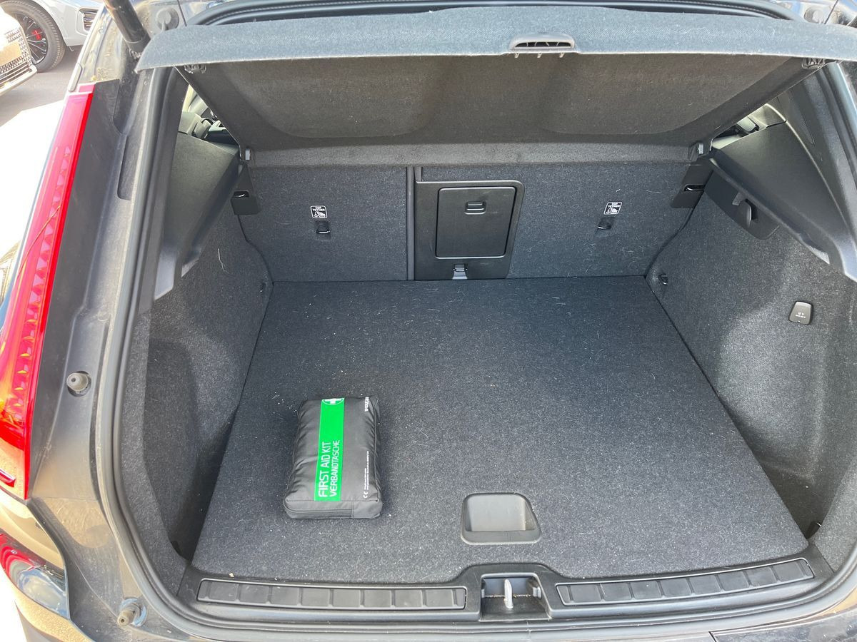 Sort Volvo XC40 fra 2022