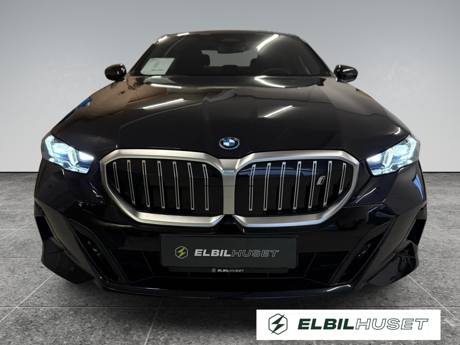 Sort BMW i5 fra 2024