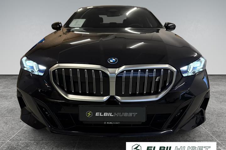 Sort BMW i5 fra 2024
