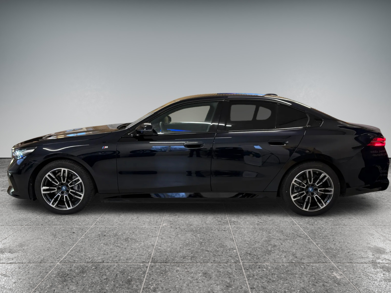 Sort BMW i5 fra 2024