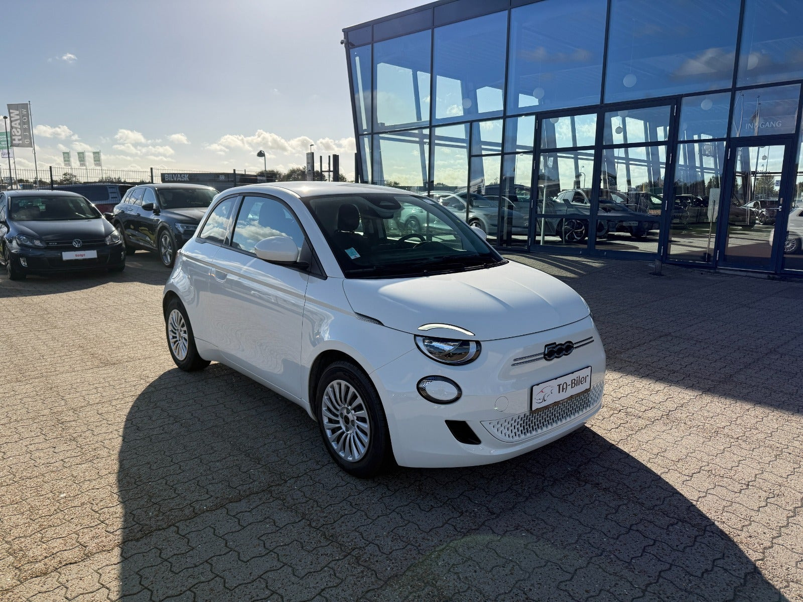 Fiat 500e 24 Action