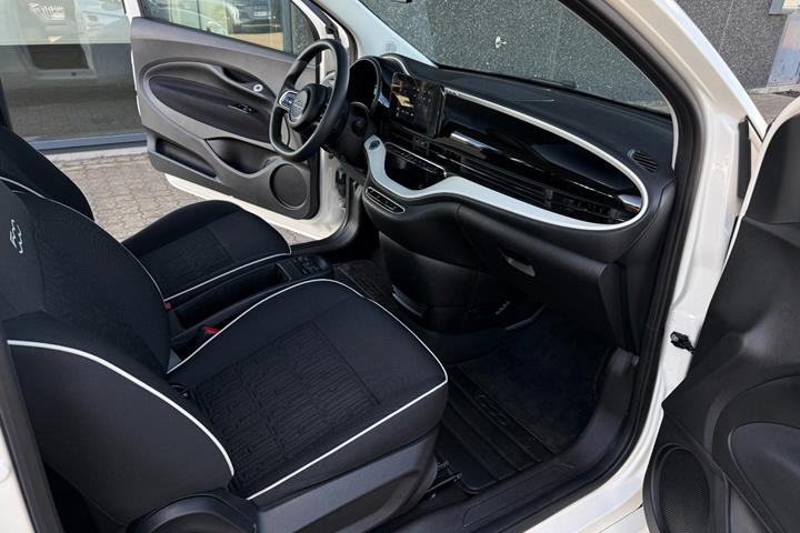 Hvid Fiat 500e fra 2023