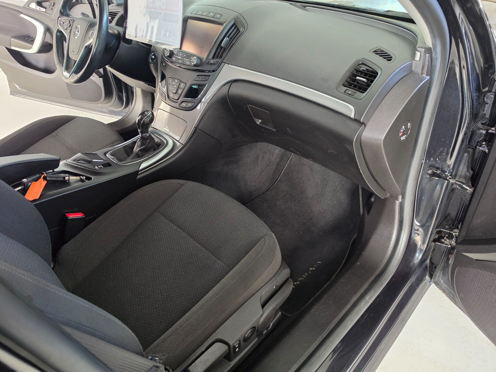Sort Opel Insignia fra 2015