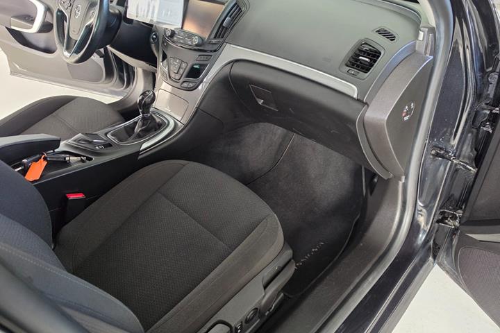 Sort Opel Insignia fra 2015