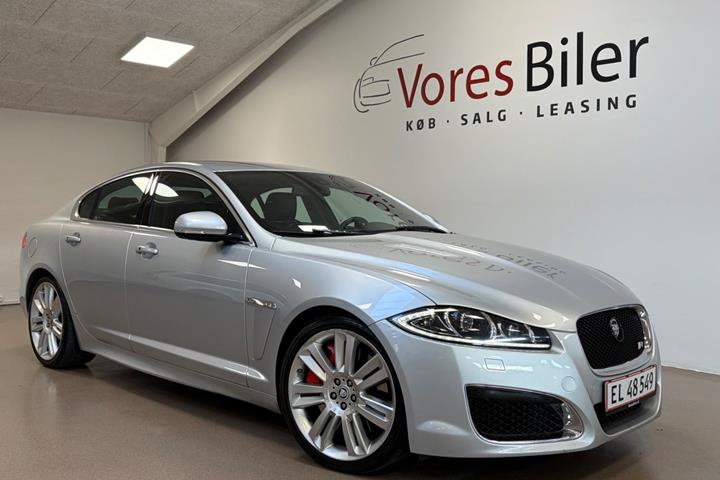 Sølv Jaguar XFR fra 2012