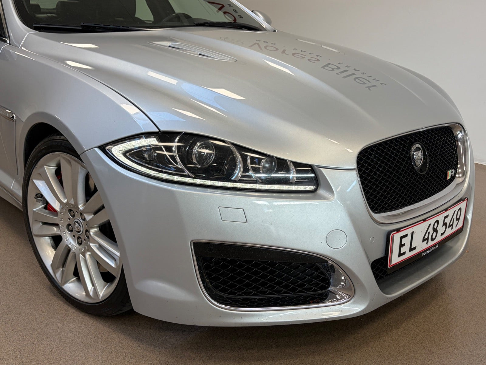 Sølv Jaguar XFR fra 2012