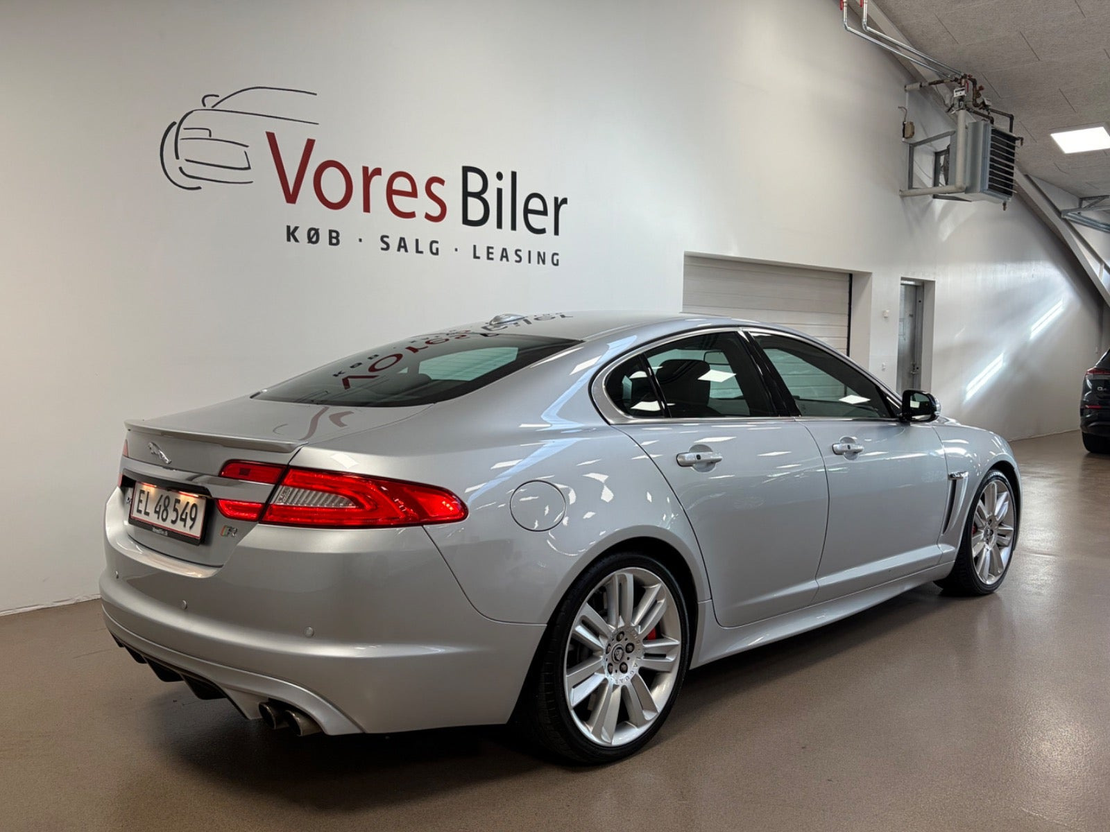 Sølv Jaguar XFR fra 2012
