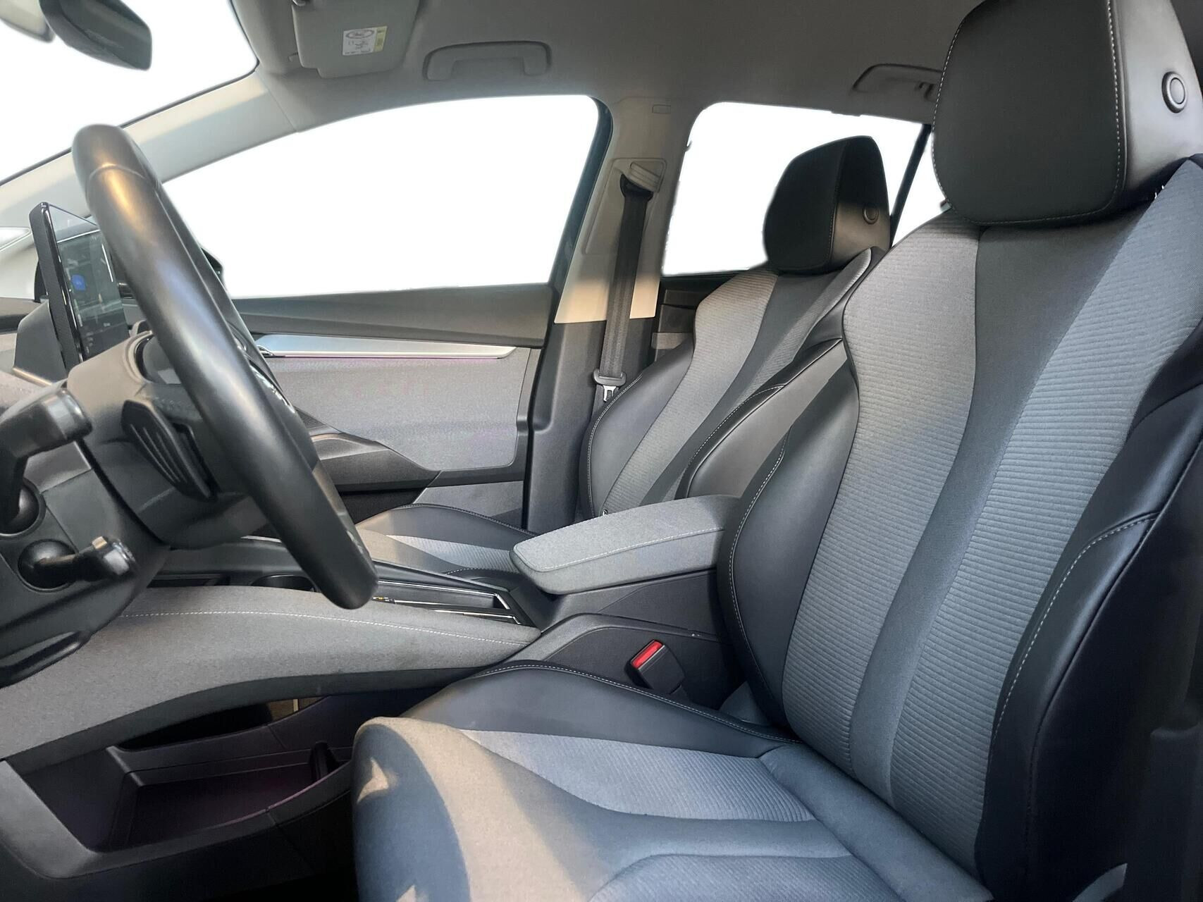 Sort Skoda Enyaq fra 2024