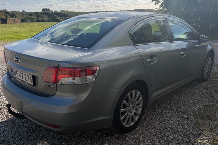 undefined Toyota Avensis fra 2011