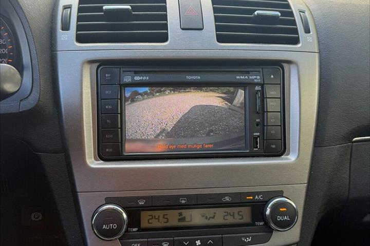 undefined Toyota Avensis fra 2011