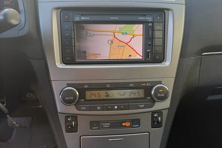 undefined Toyota Avensis fra 2011