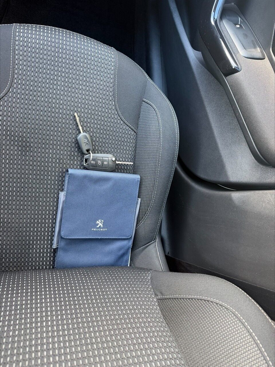 undefined Peugeot 208 fra 2017