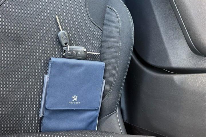 undefined Peugeot 208 fra 2017