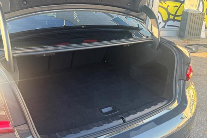 undefined BMW 330e fra 2023