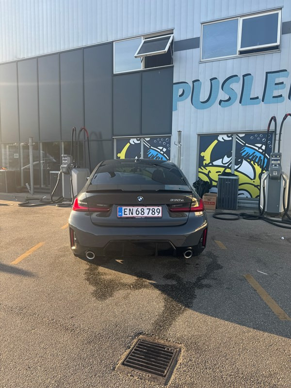 undefined BMW 330e fra 2023