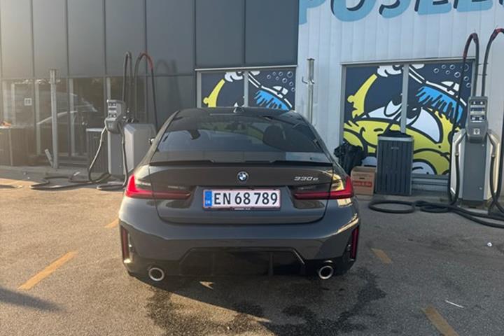 undefined BMW 330e fra 2023