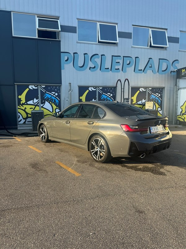 undefined BMW 330e fra 2023