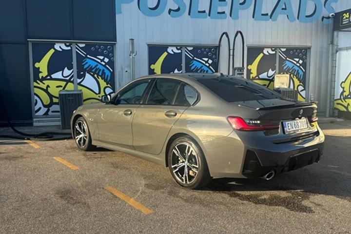 undefined BMW 330e fra 2023