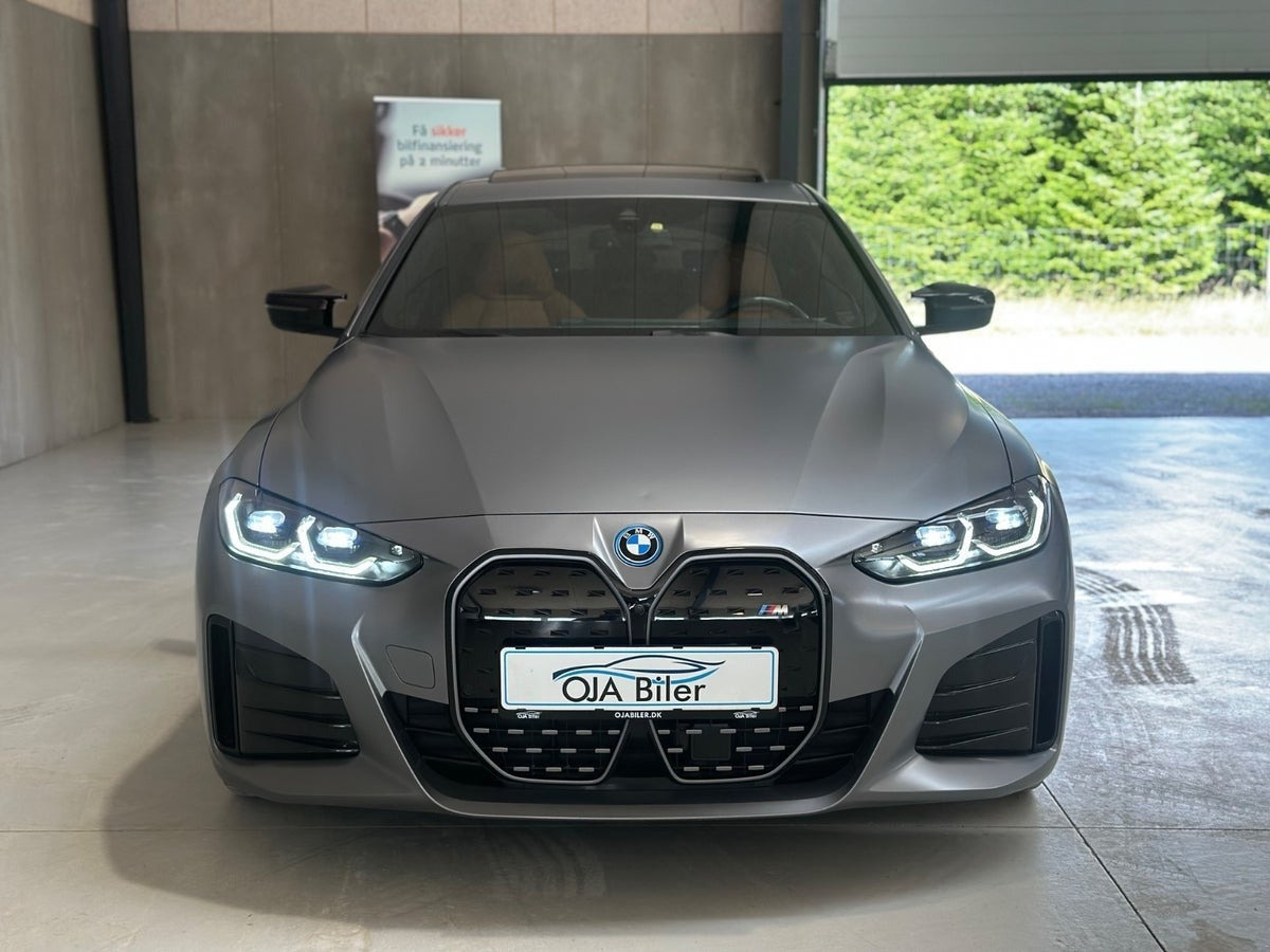 Grå BMW i4 fra 2023