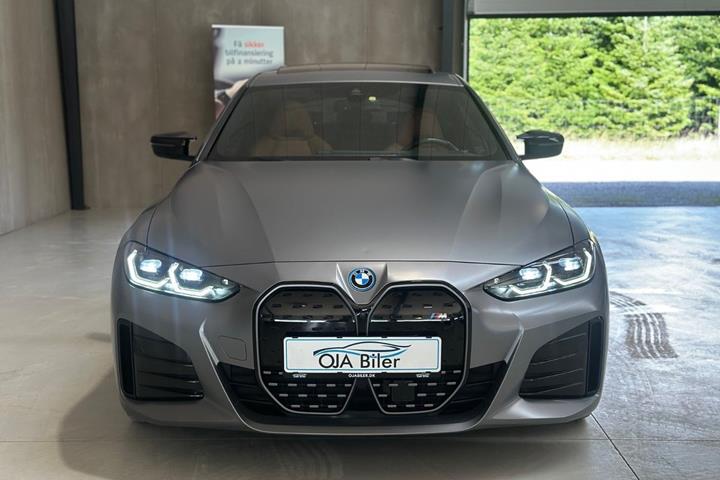 Grå BMW i4 fra 2023