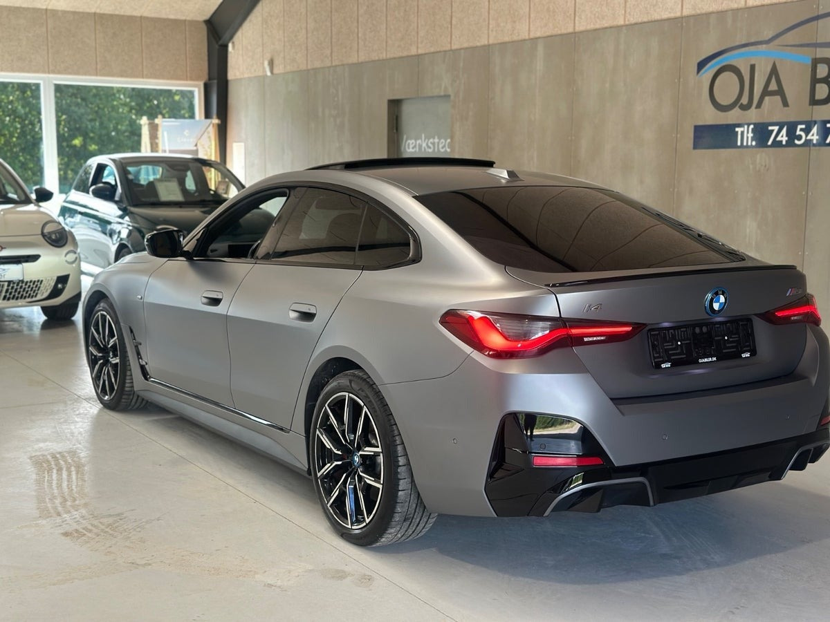 Grå BMW i4 fra 2023