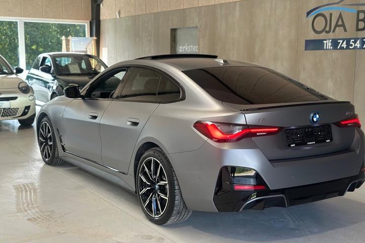 Grå BMW i4 fra 2023