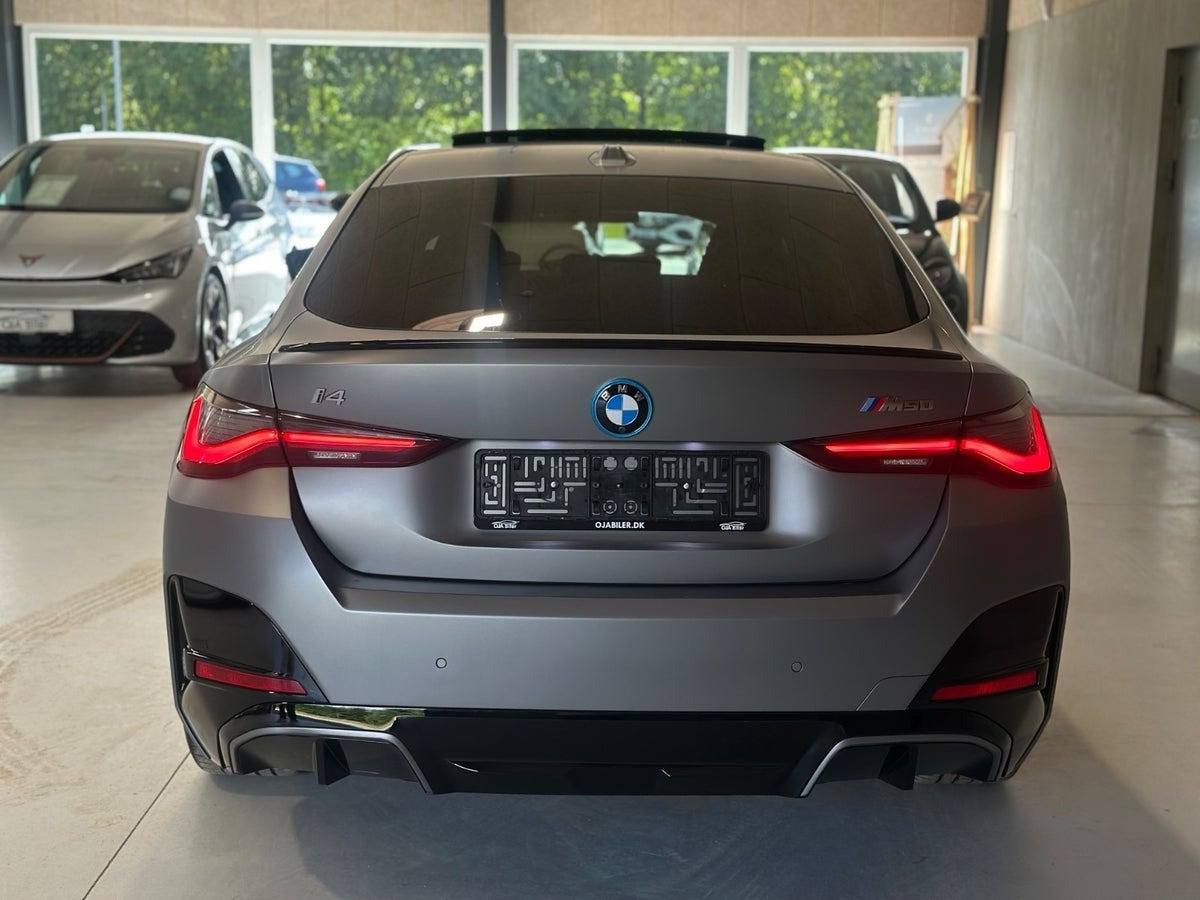 Grå BMW i4 fra 2023