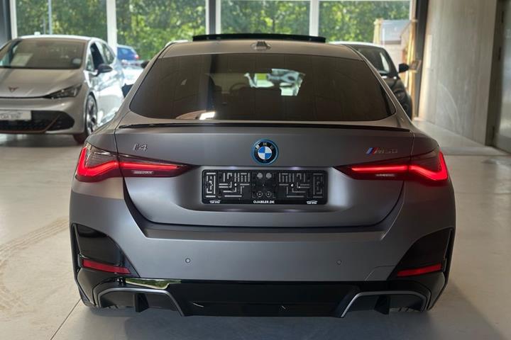 Grå BMW i4 fra 2023