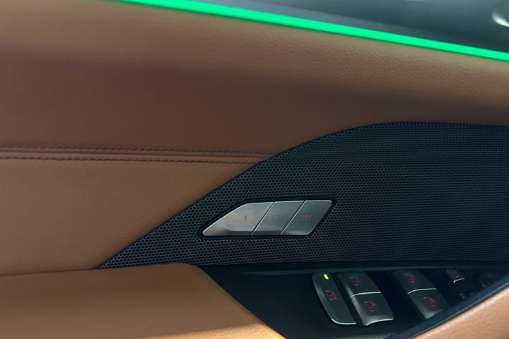 Grå BMW i4 fra 2023
