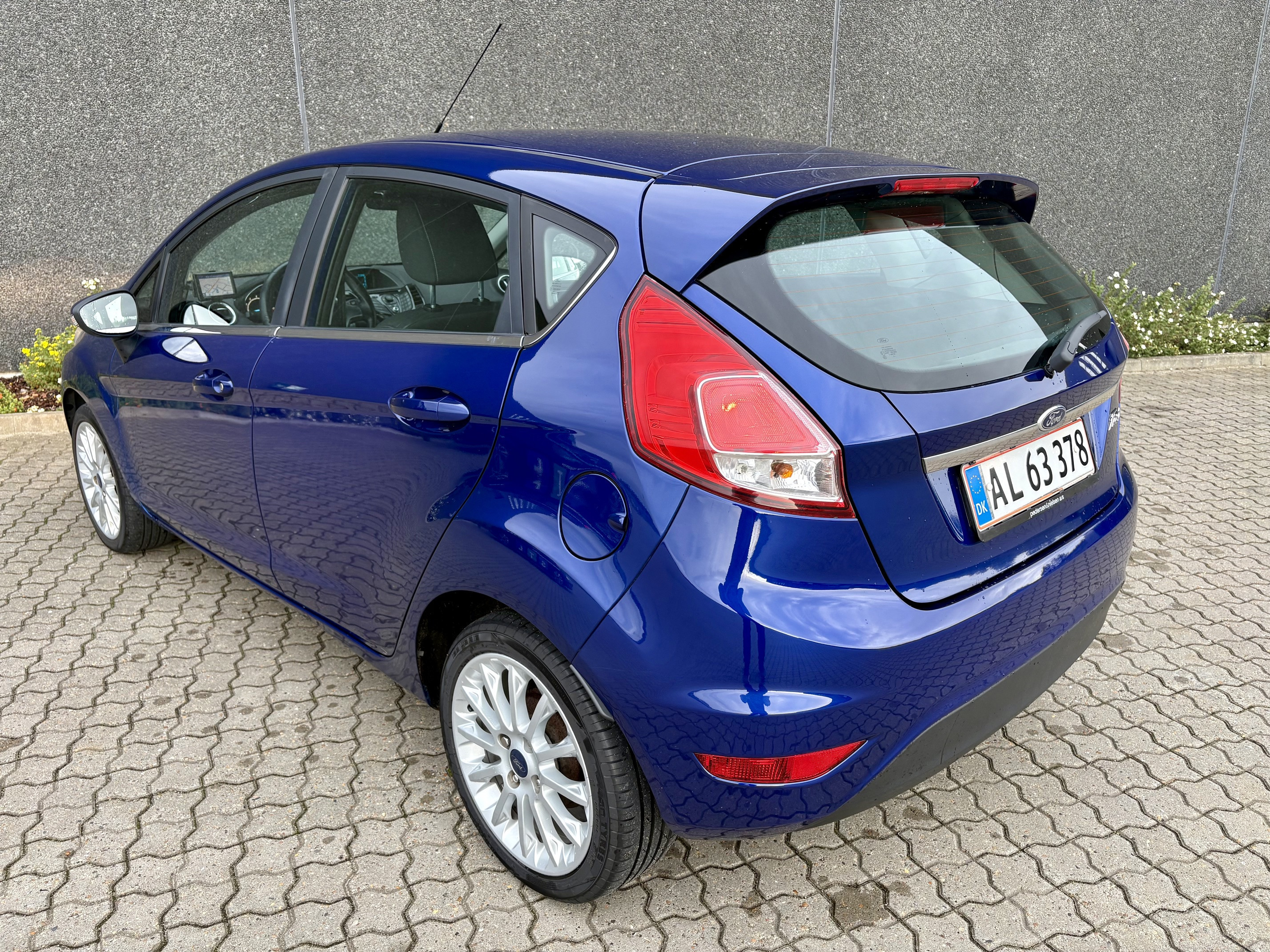 Blå Ford Fiesta fra 2014