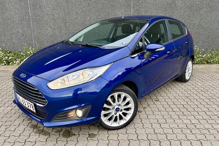 Blå Ford Fiesta fra 2014