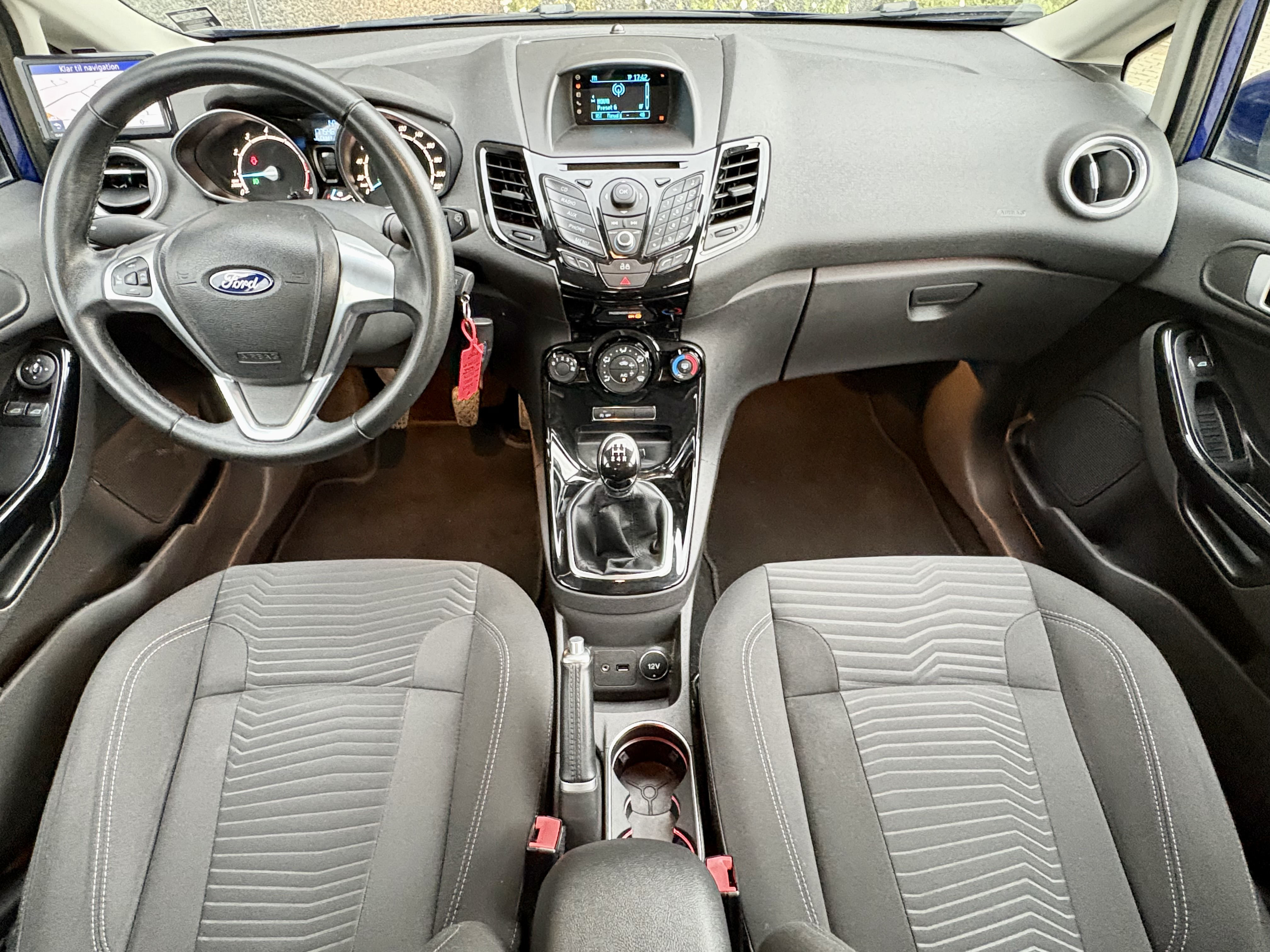 Blå Ford Fiesta fra 2014