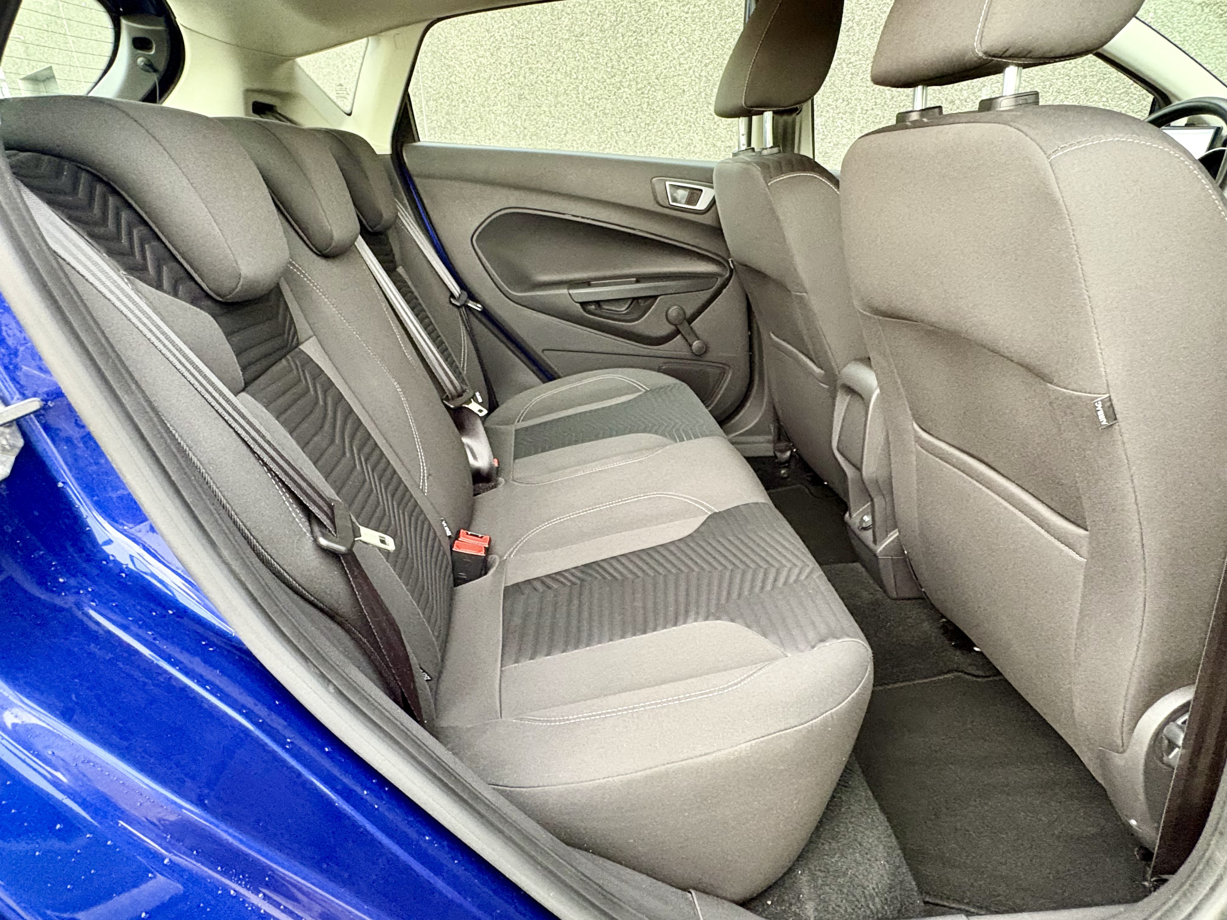Blå Ford Fiesta fra 2014