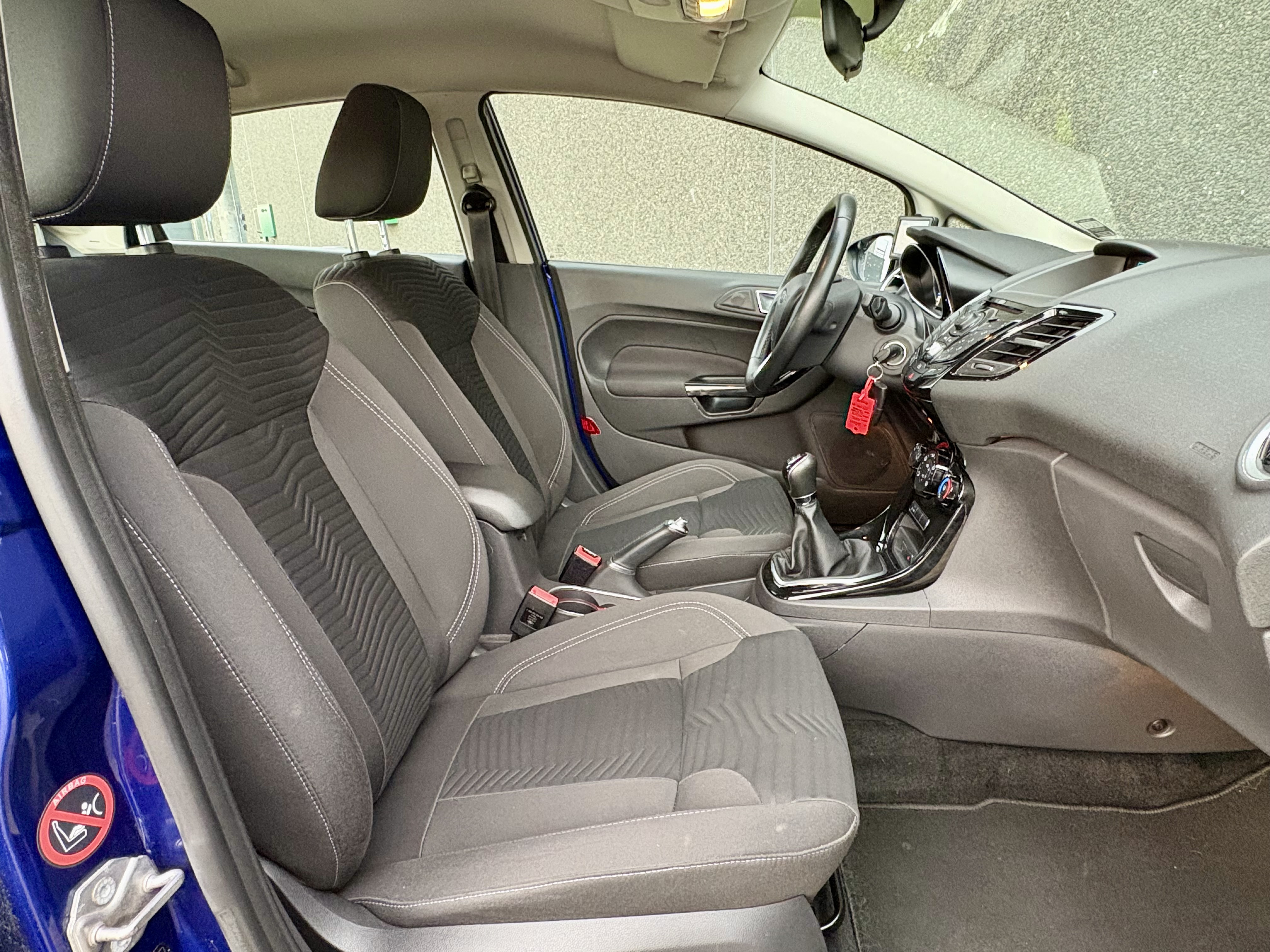 Blå Ford Fiesta fra 2014