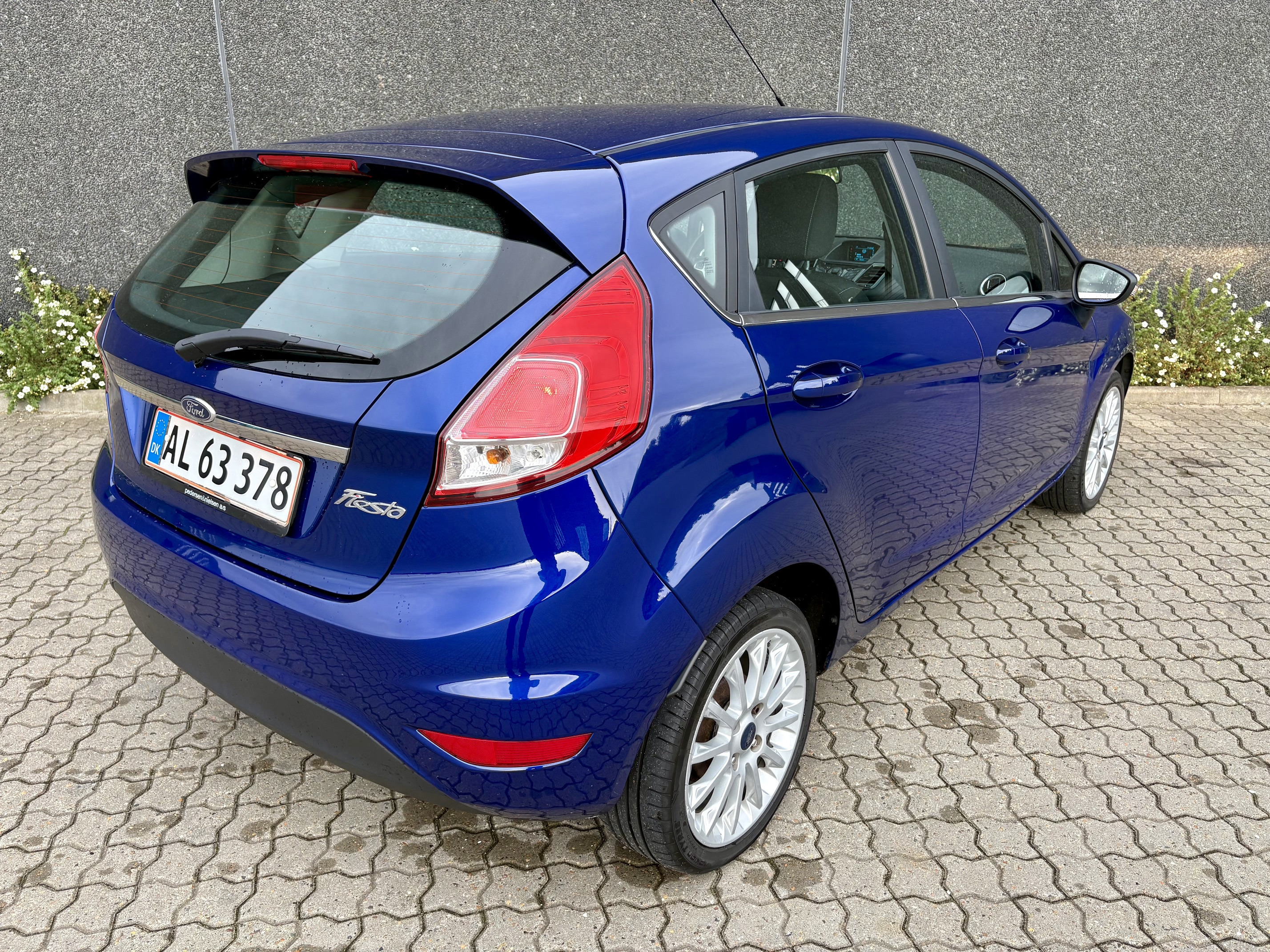 Blå Ford Fiesta fra 2014