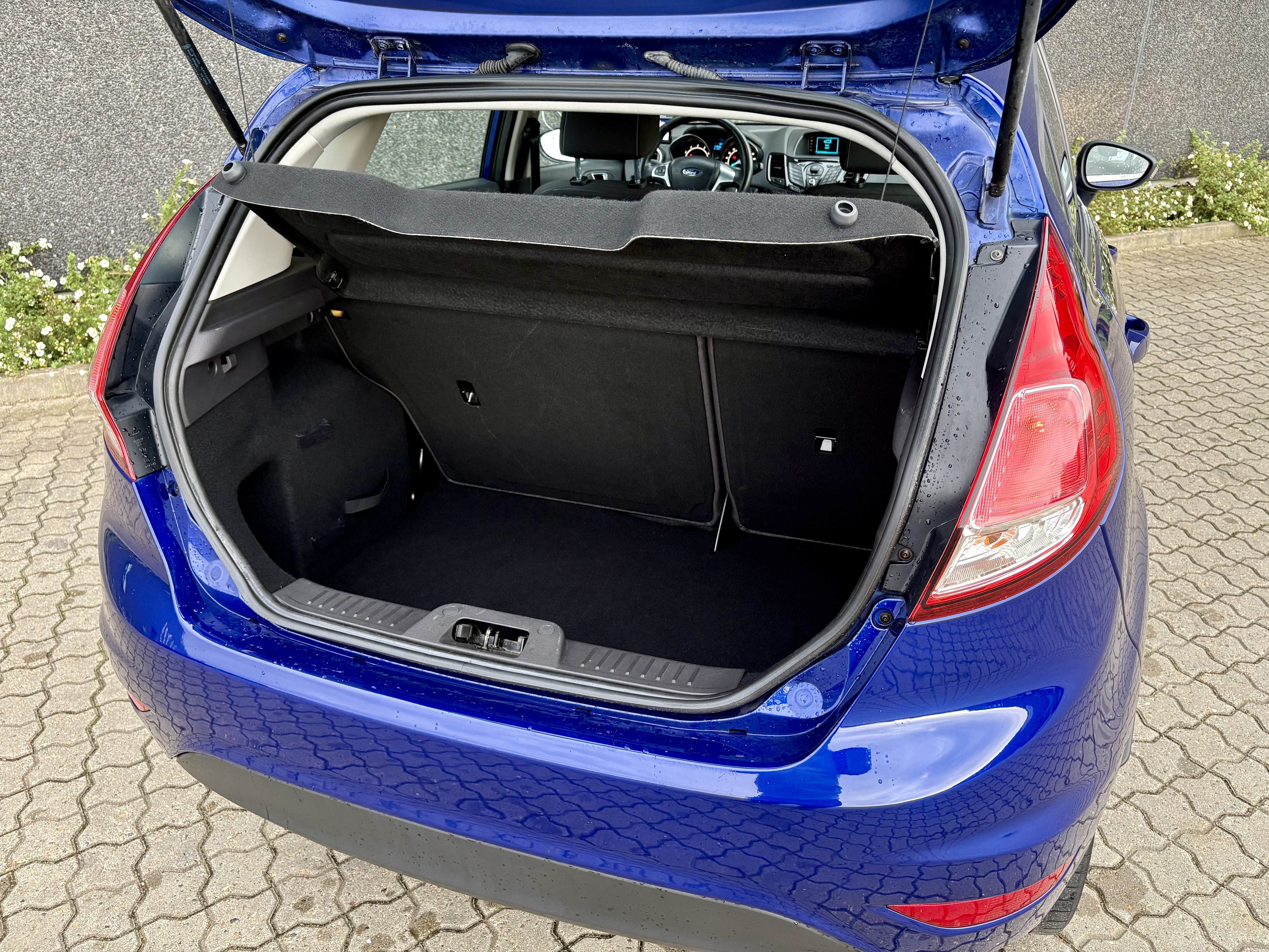 Blå Ford Fiesta fra 2014