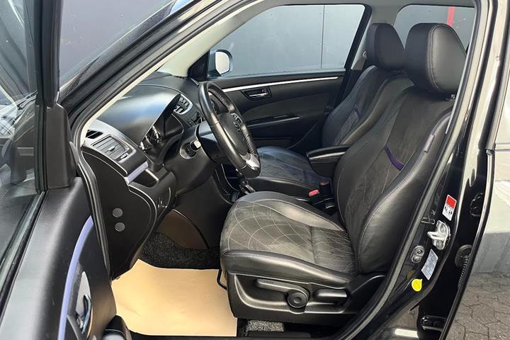 Sort Suzuki Swift fra 2015
