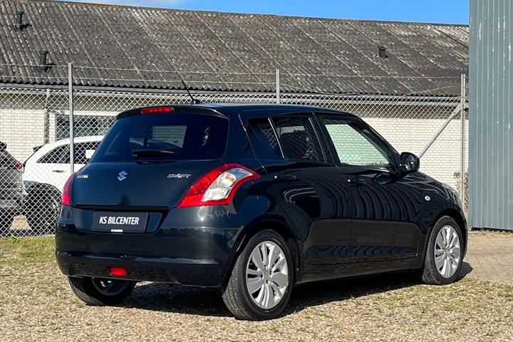 Sort Suzuki Swift fra 2015
