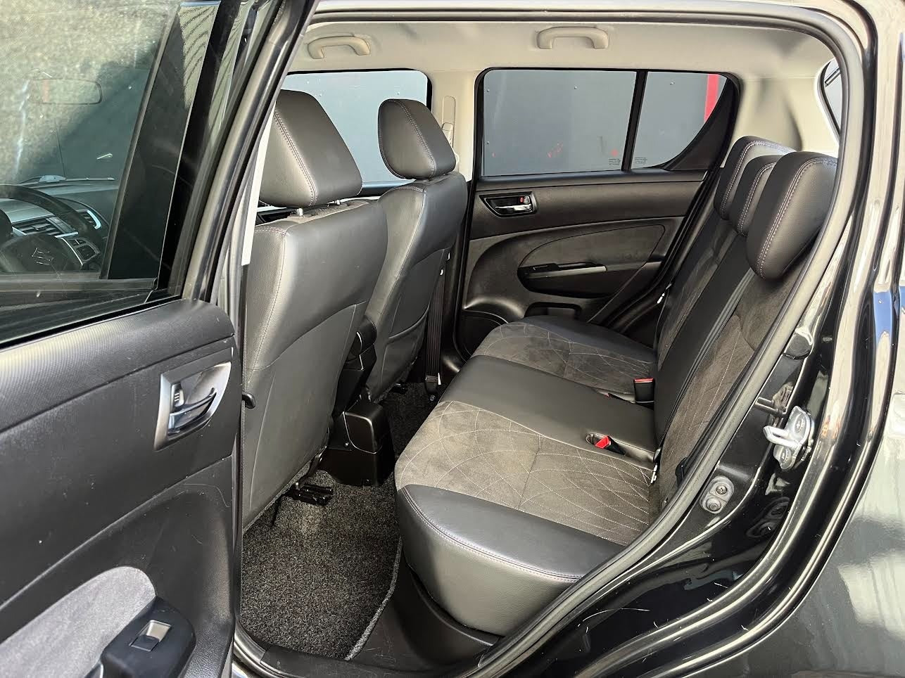 Sort Suzuki Swift fra 2015