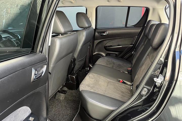 Sort Suzuki Swift fra 2015