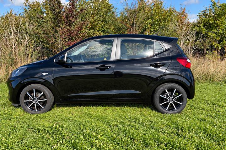 Sort Hyundai i10 fra 2023