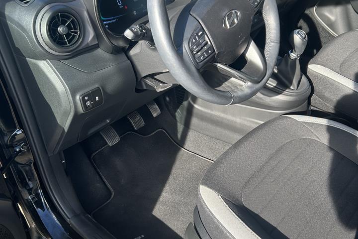 Sort Hyundai i10 fra 2023