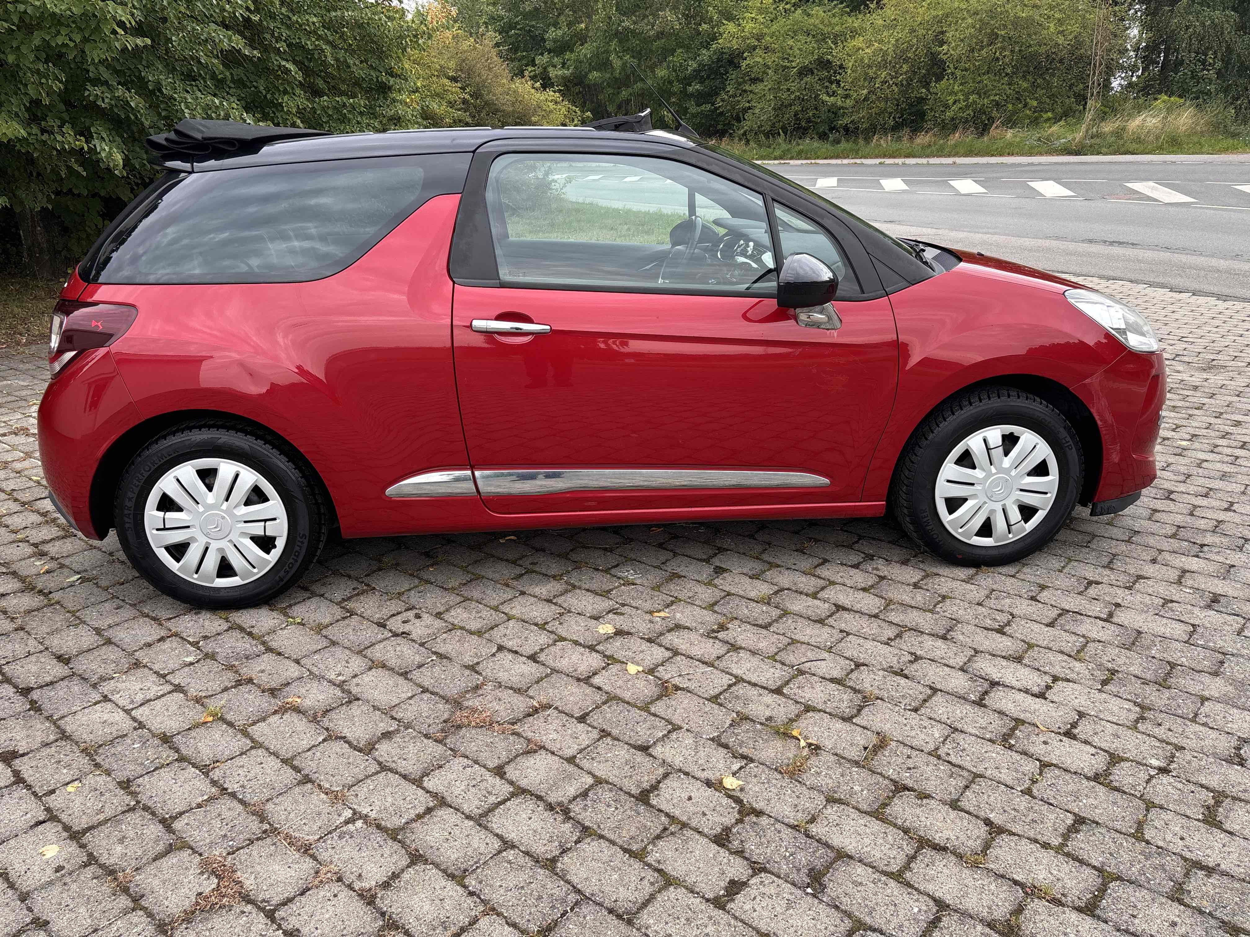 Rød Citroën DS3 fra 2013