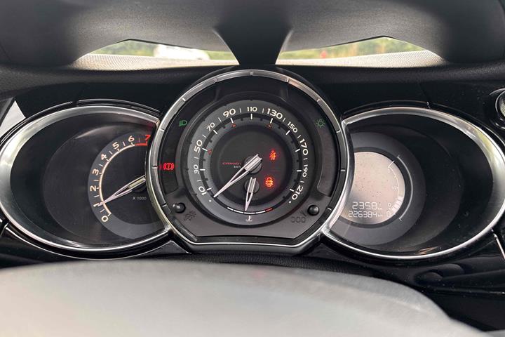 Rød Citroën DS3 fra 2013