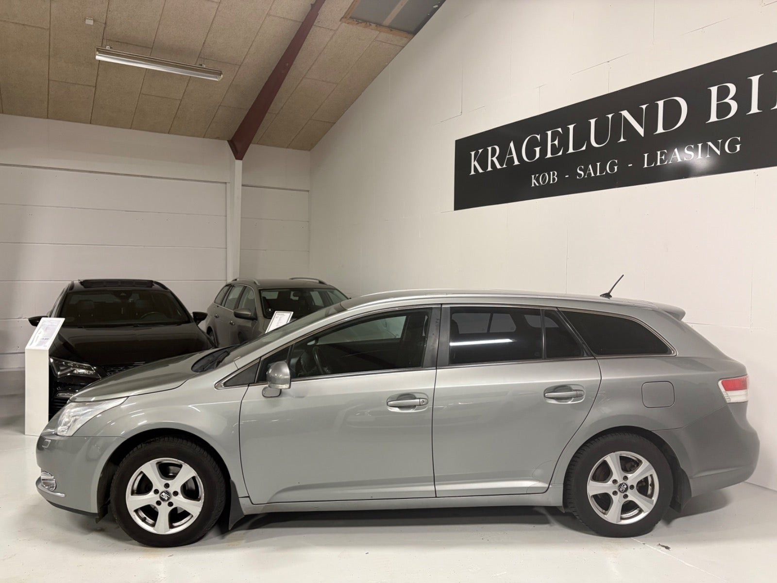undefined Toyota Avensis fra 2010